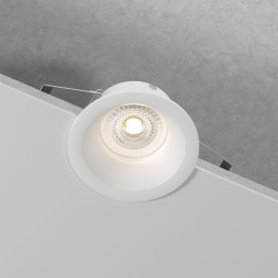 Точечный влагозащищенный светильник Elektrostandard 25061/01 GU10 белый IP44