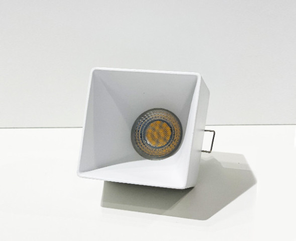 Точечный встраиваемый светильник ITALLINE DL 3024 DL 3024 white