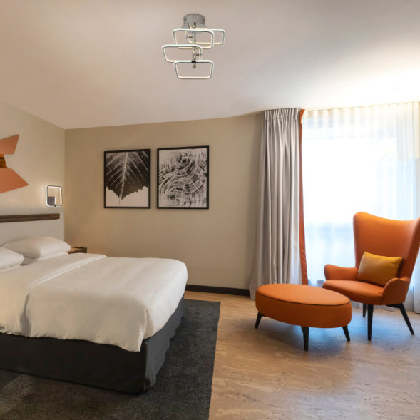 Люстра на штанге Eurosvet Spencer 90067/4 хром