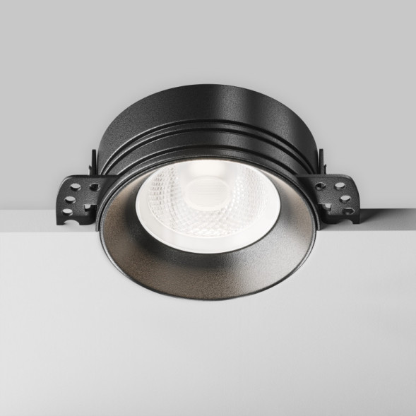 Точечный влагозащищенный светильник Maytoni Technical Flint DL101-GU10-TRS-B