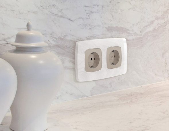 Рамка Ambrella Volt OF940104 OMEGA Opera