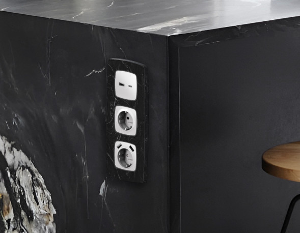 Рамка Ambrella Volt OF940701 OMEGA Opera