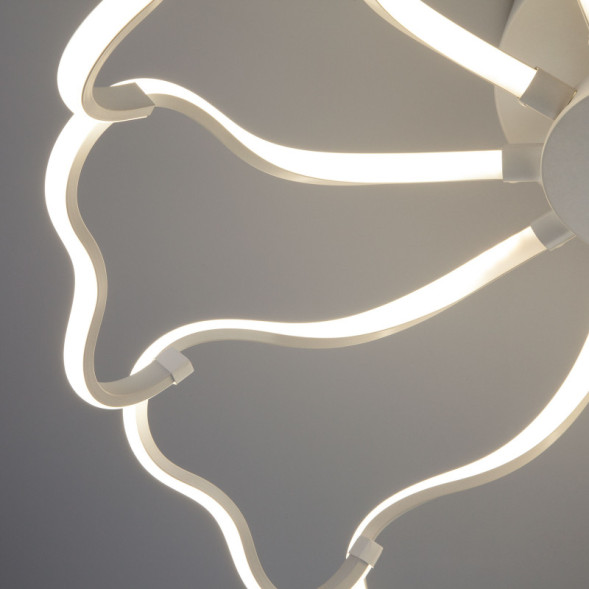 Потолочная люстра Eurosvet Begonia 90095/10 белый