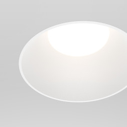 Точечный влагозащищенный светильник Maytoni Technical SHARE DL126-GU10-TRS-W