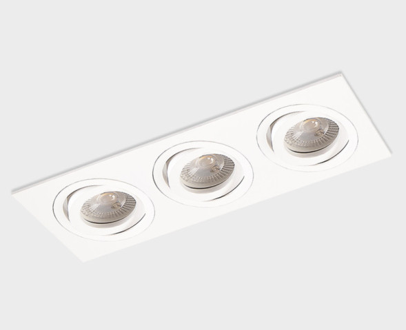 Точечный встраиваемый светильник ITALLINE SAG103-4 SAG303-4 white/white